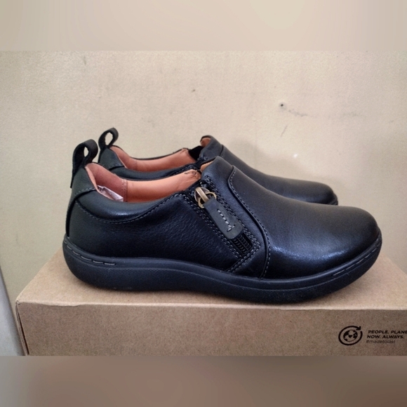 Clarks Leather Shoes - Picture 1 of 5